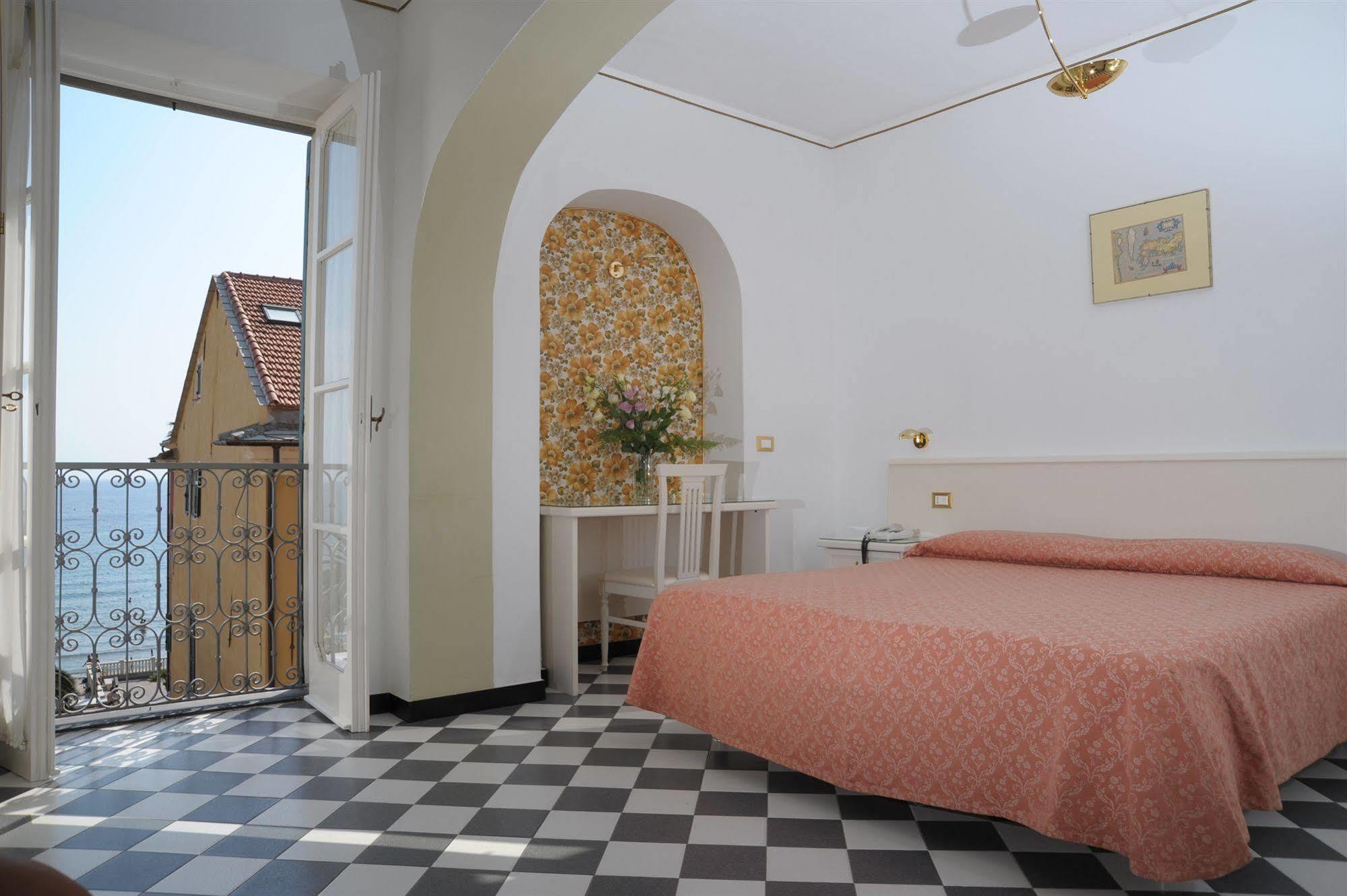 Hotel Splendid Mare Laigueglia Exterior foto